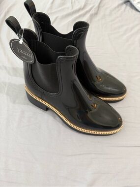 NWT Lemon Jelly Shiny Black Vegan Chelsea Boots with Gold Trim